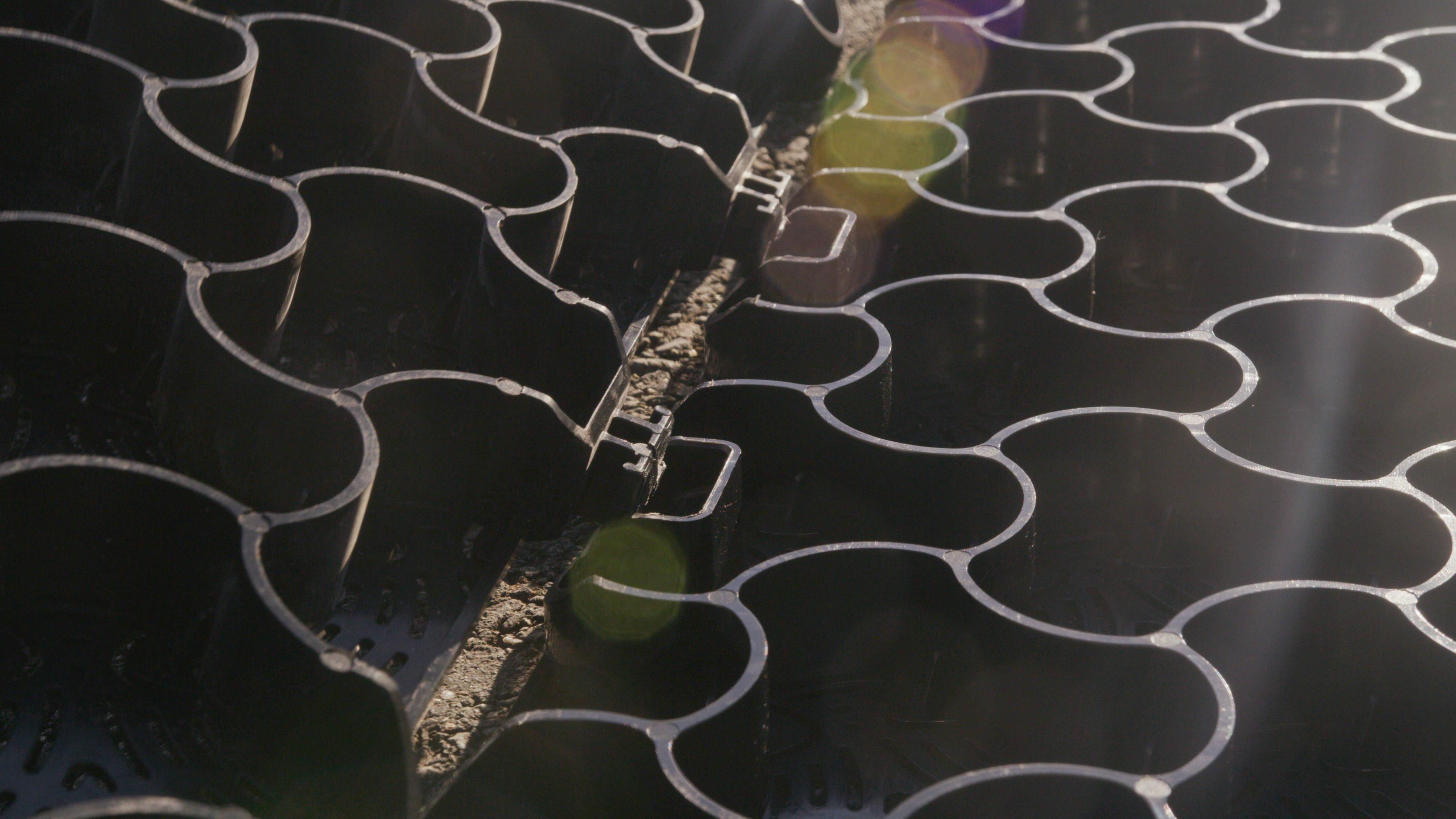 CORE COMMERCIAL 75-30 | 1140 X 780 MM (0,89 M²) | KOMMERCIELT PARKERINGSGITTER | EXTRA STÆRKT GRUSSTABILISERINGSGITTER